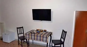 לינה וארוחת בוקר Ines Downtown 3*