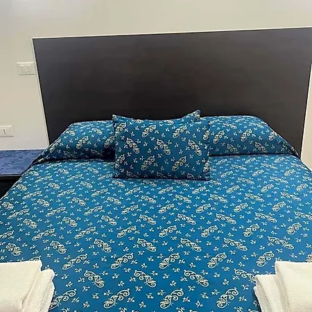 Ines Downtown לינה וארוחת בוקר
