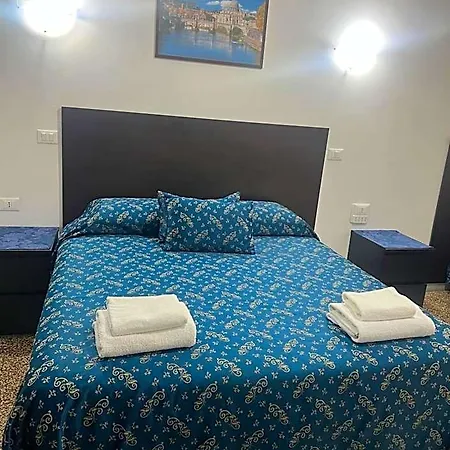 Ines Downtown 4*