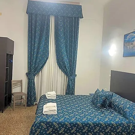 Ines Downtown 4*