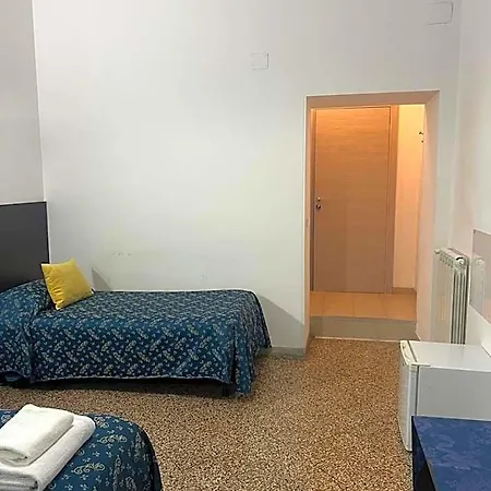 Ines Downtown לינה וארוחת בוקר
